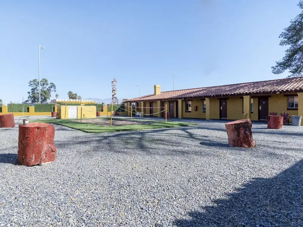 Lazy 8 Motel