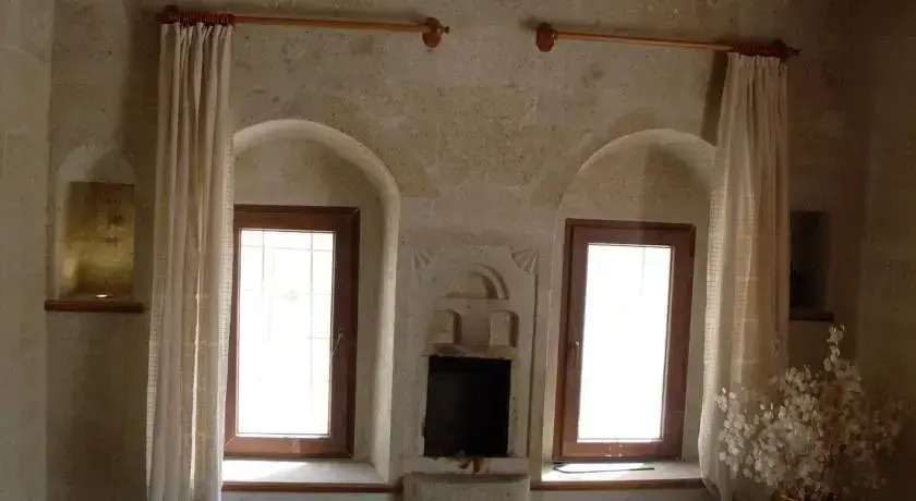 Oddest Cave Suite Aparts