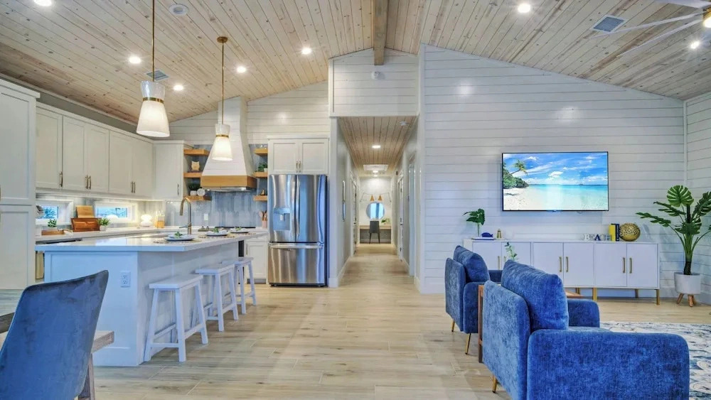 Sleeps 36! 3 Homes Side-by-side w/ Private Pools, Patio Lounge, 5 Mins to Beach
