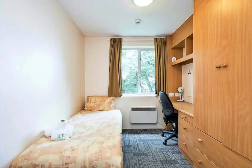 En Suite Rooms COLINDALE SK
