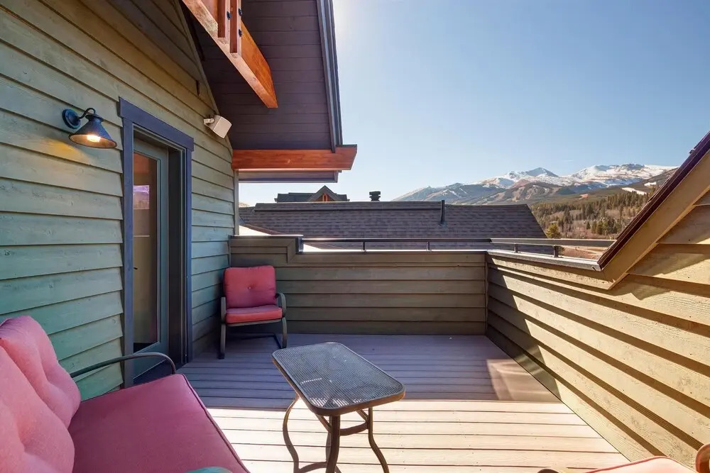 Stunning Home Main st. Walk Everywhere! Sleeps 12!