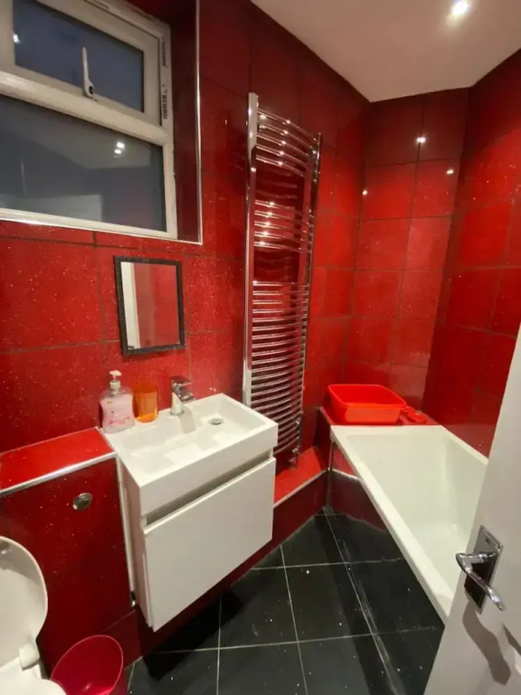 Charming 3-bed Apartment in London