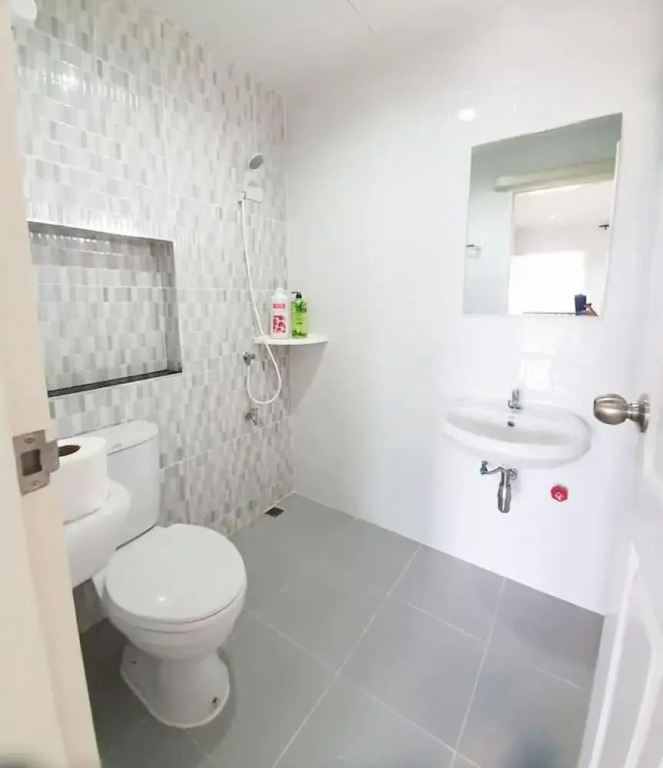 Samutsakorn Apartment