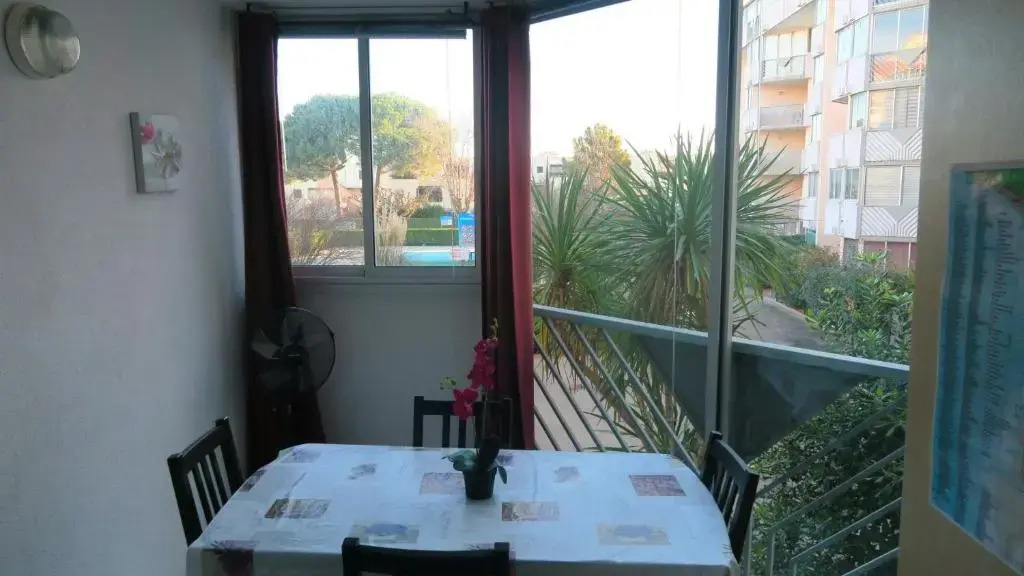 Appartement residence avec piscine a deux pas des plages