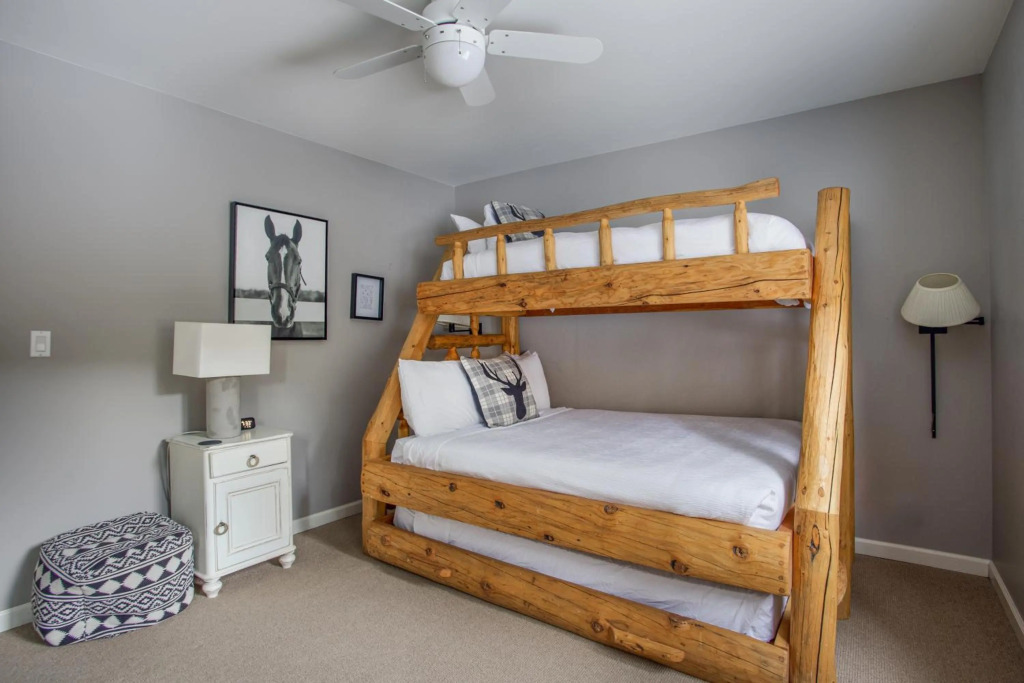 Stormbunker Paradise 4 Bedroom Home by Redawning