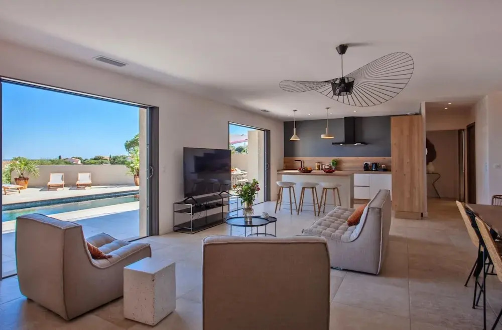 Superb Villa With Pool and sea View