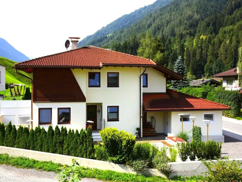 Chalet in Fulpmes Near Stubai Glacier Skiing