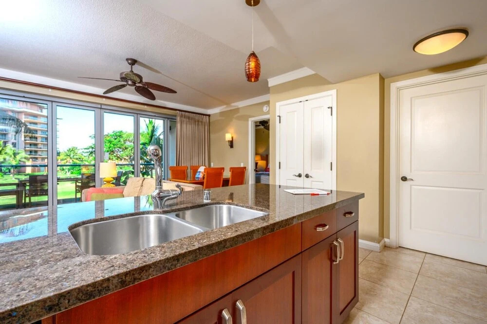 K B M Resorts- Hkh-238 Large 1bdrm, Upgraded, Private Balcony, Easy Pool and Beach Access!