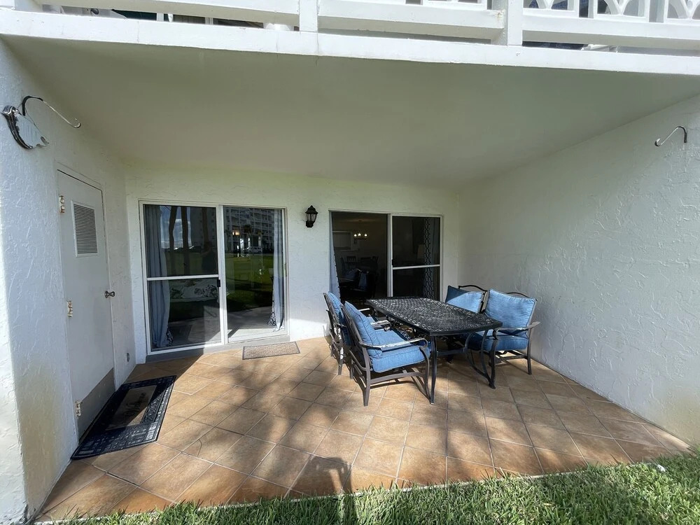 114 El Matador 1 Bedroom Condo by RedAwning