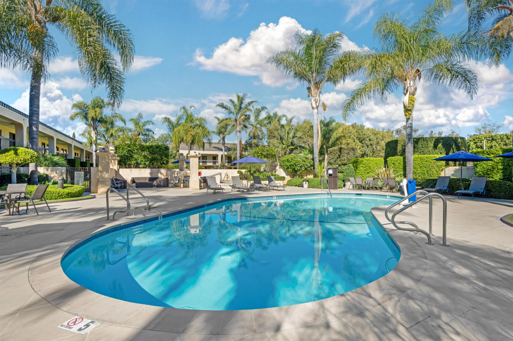 Best Western Plus South Coast Inn