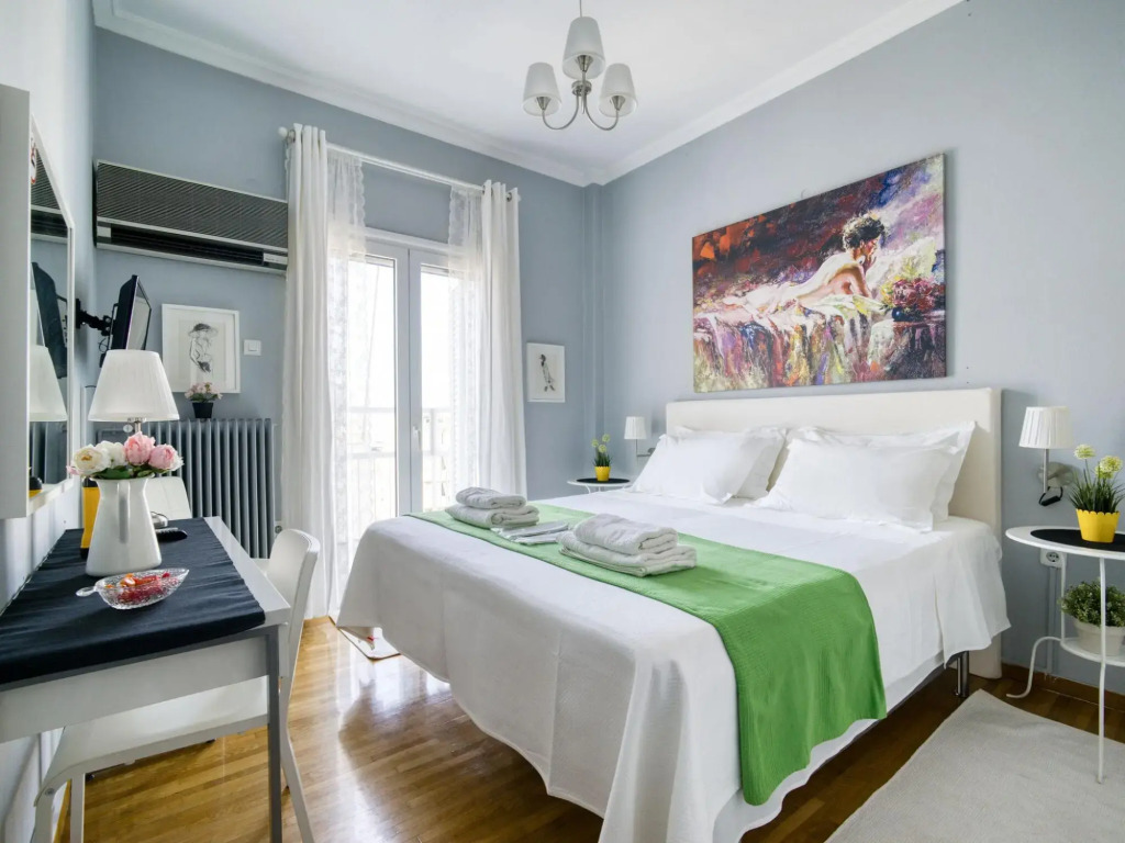 Snug apartment in Αθήνα with veranda