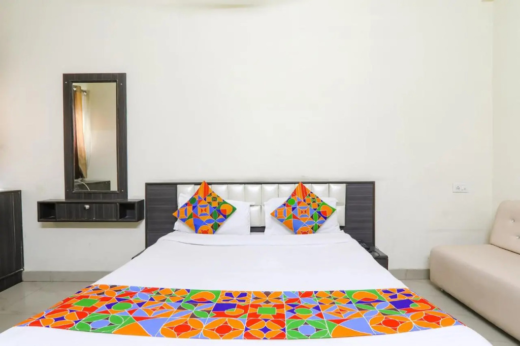 OYO 4998 Sara Residency