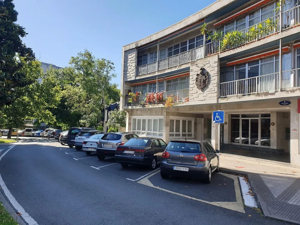 Olmos Apartment with Parking