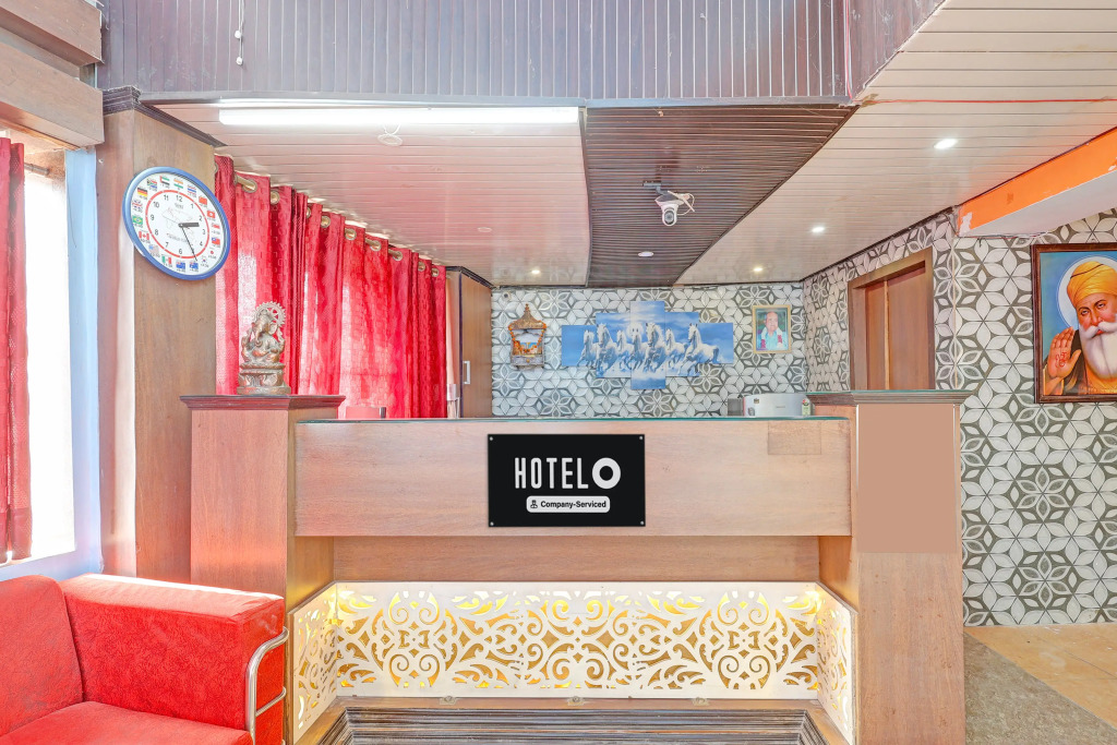 OYO 13672 Hotel Dhruv