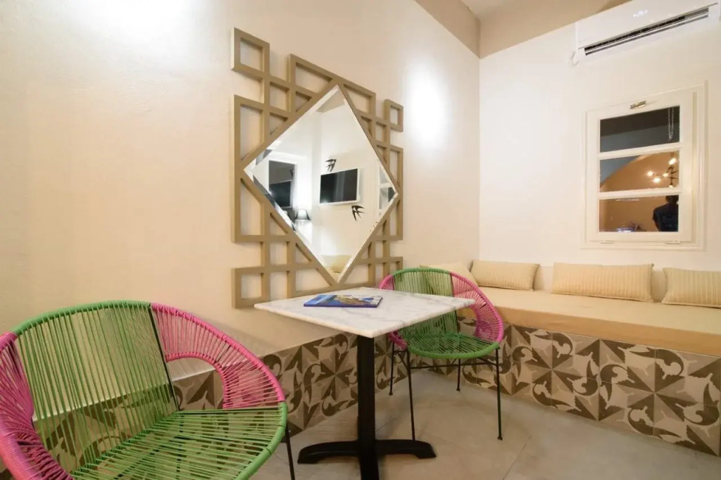 De_naxia Suites