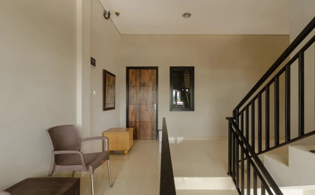 RedDoorz near Puri Indah Mall