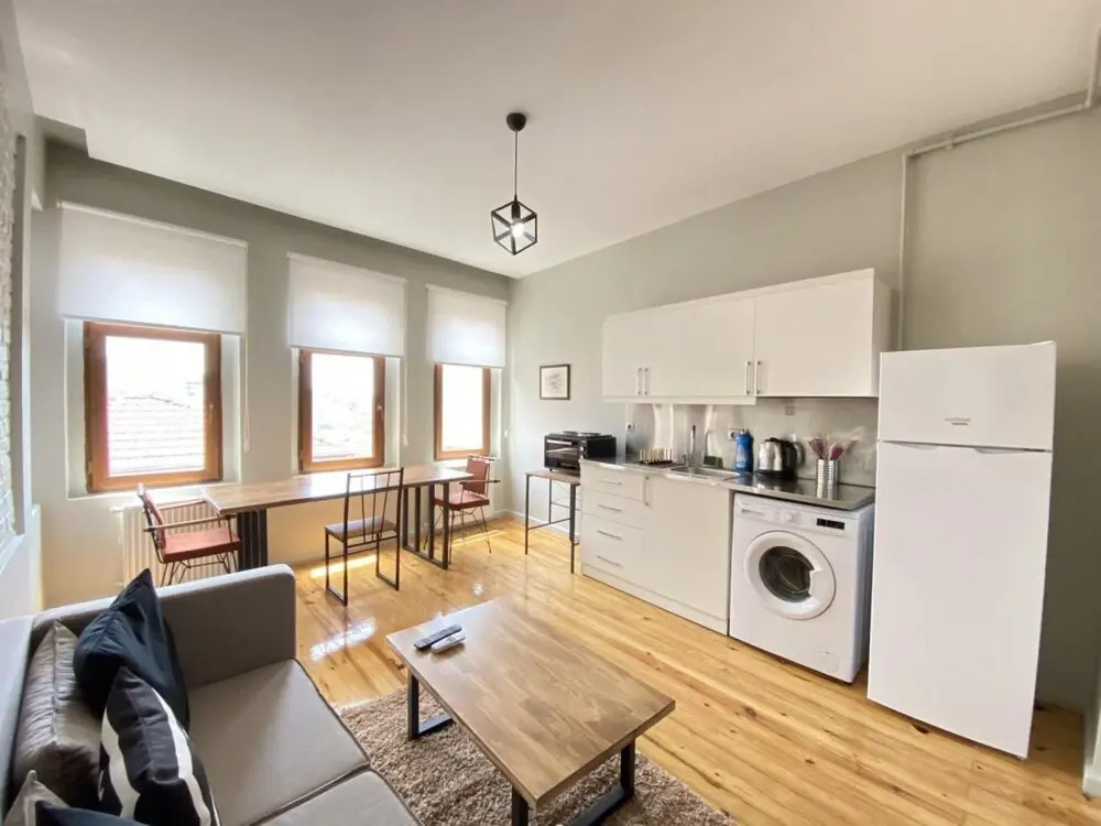 Central Flat With a Shared Terrace in Beyoglu
