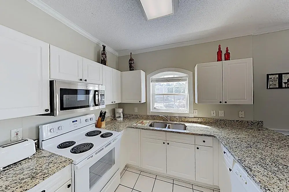 Sun-soaked Central Myrtle Beach W/ Pool 3 Bedroom Condo