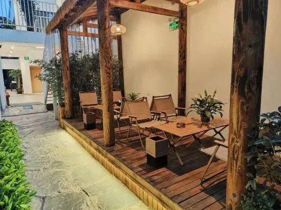 Happy Courtyard (Luoyi Ancient City, Cross Street)