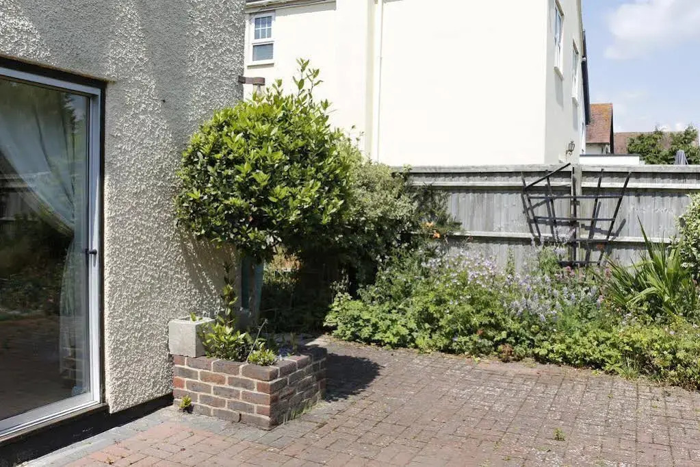 Hollybush Guest House