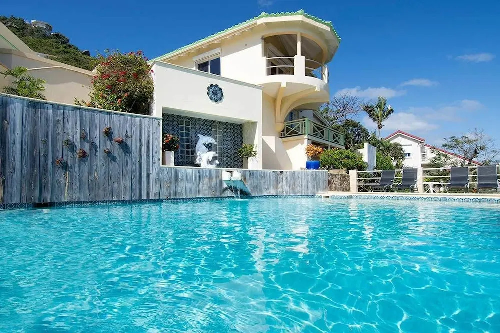 Sunrise by Island Properties Online