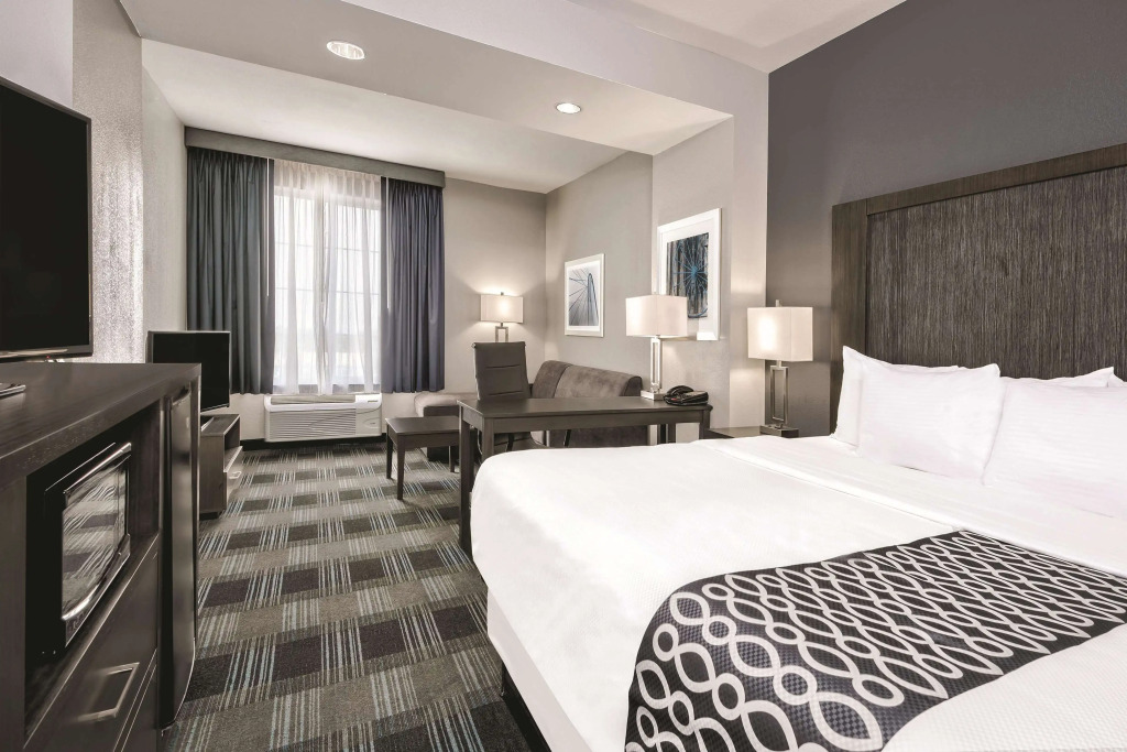 La Quinta by Wyndham Victoria - South
