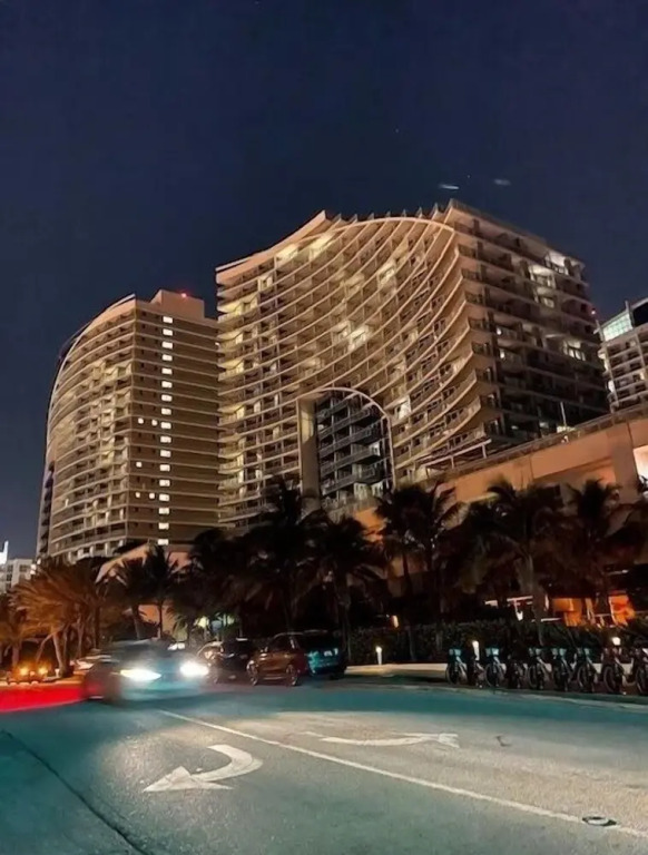 Stunning Oceanfront Condo W/ Extended Balcony 2 Bedroom Condo by RedAwning, Fort Lauderdale