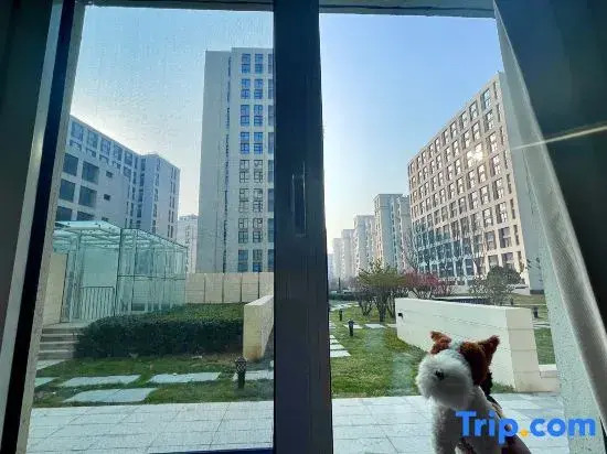 Vivi's childhood  hotel