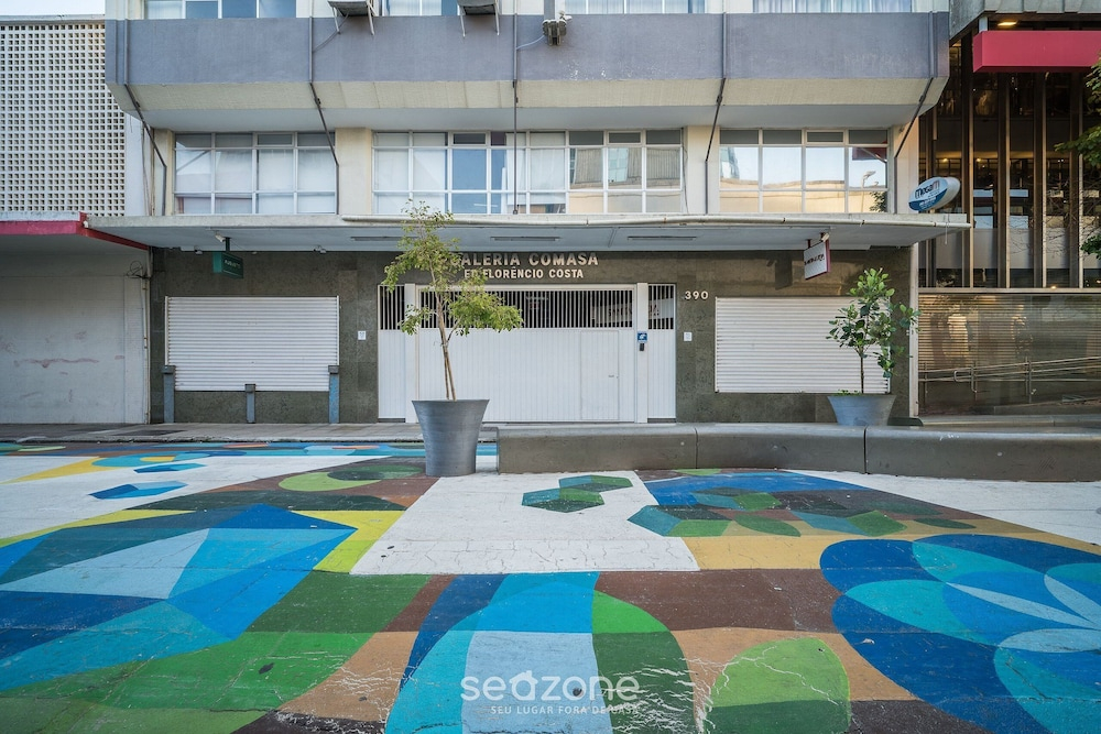 Full Studio 290m From the Public Market Efa0304