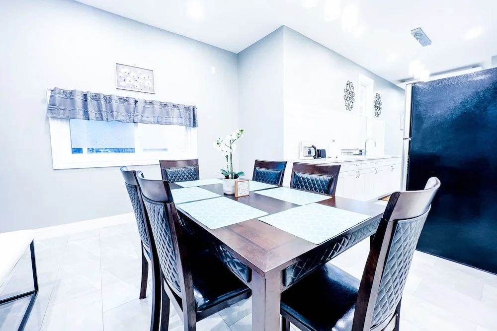 Perfect 6BR Stay Near Niagara Falls & Attractions