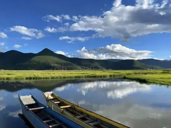 Lugu Lake · Clouds Lakeside Luxury Vacation Homestay