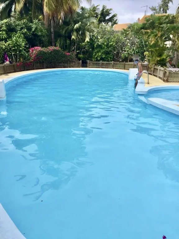 House With 4 Bedrooms in Flic en Flac, With Pool Access, Enclosed Gard