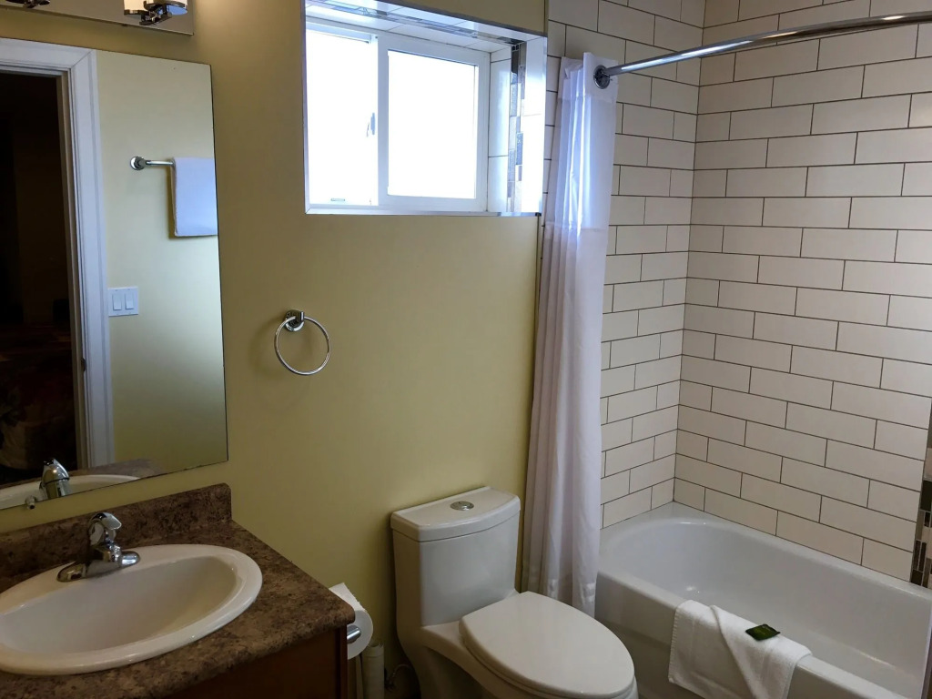 Sahara Courtyard Inn & Suites Osoyoos