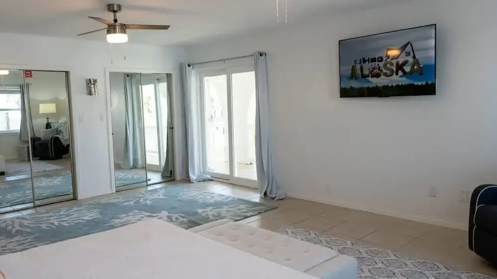Fun Retro Island Vibe Sleeps 17 Beach 1 Block 4 Bedroom Home
