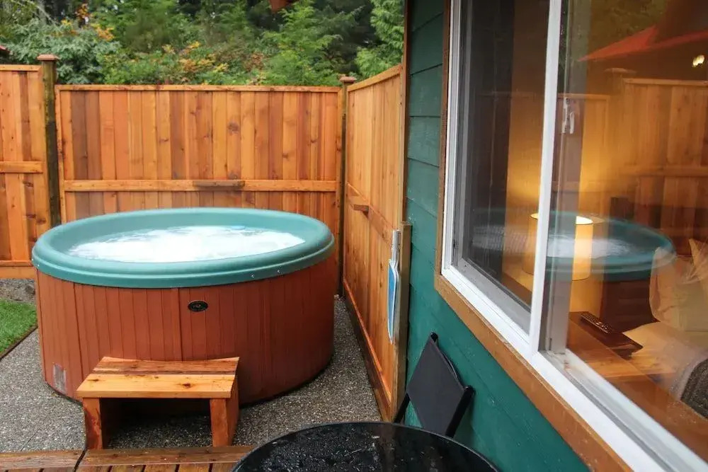 Private Oceanfront Cabin And Hot Tub! - Gww