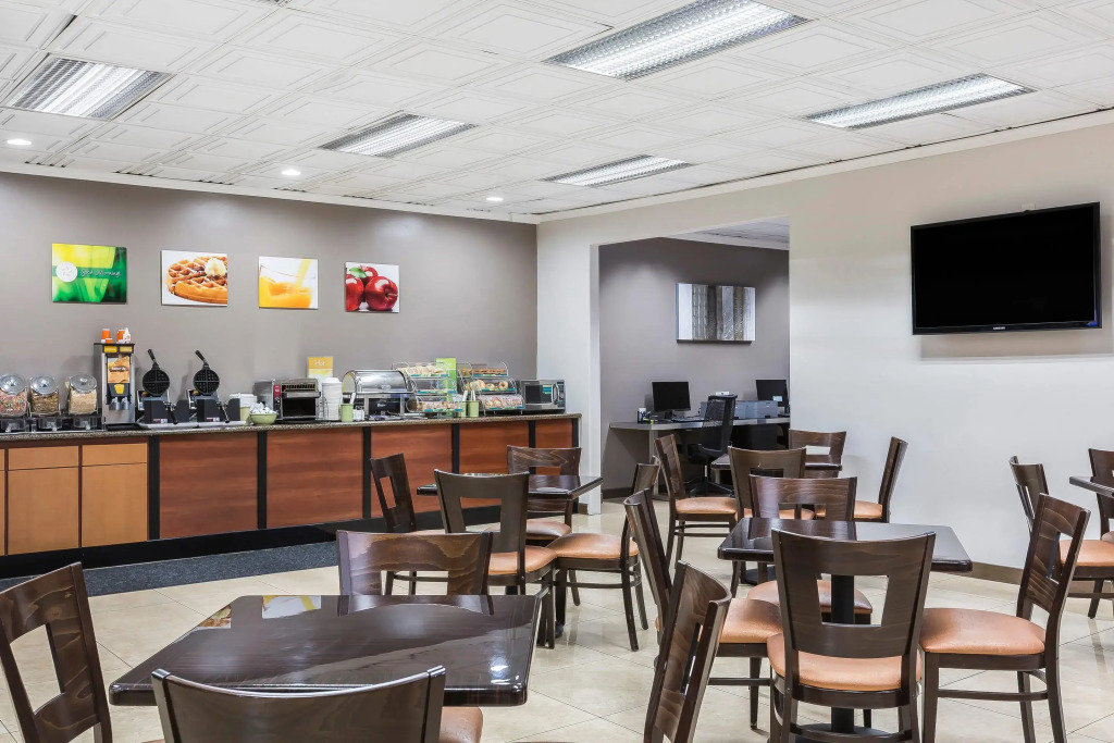 Quality Inn & Suites Los Angeles Airport - Stadium District