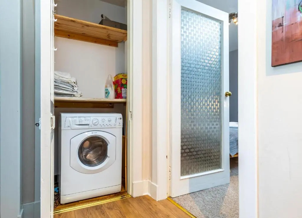 Modern Aberdeen City apartment free parking