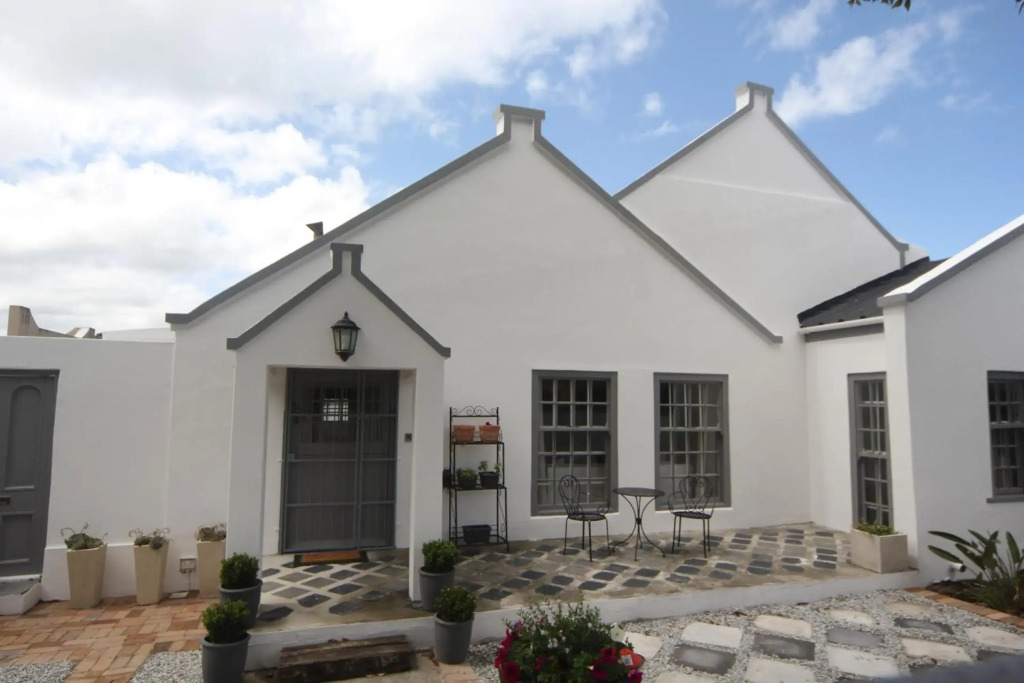 The Lily House Hermanus - Central Private Cottages