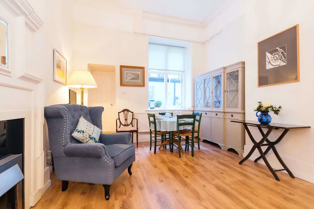 The Chelsea Embankment Apartment - EC