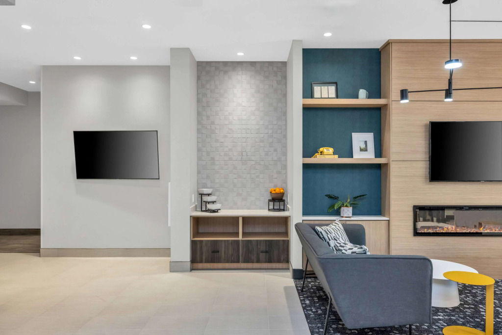 La Quinta Inn & Suites by Wyndham San Jose Airport-Downtown