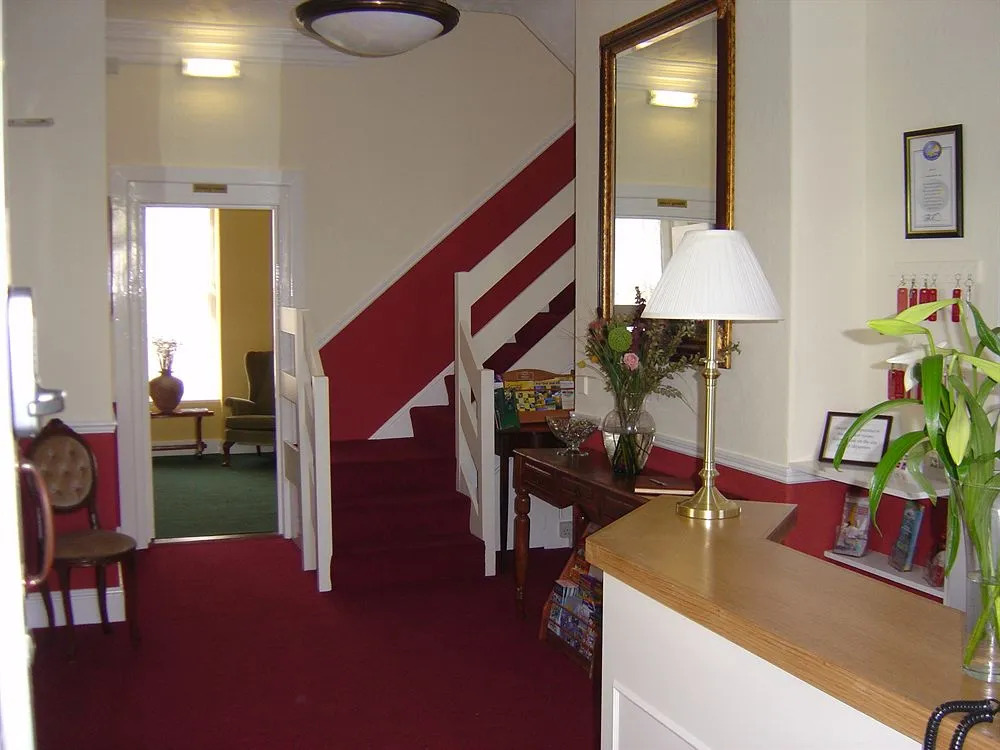 Gyllyngvase House