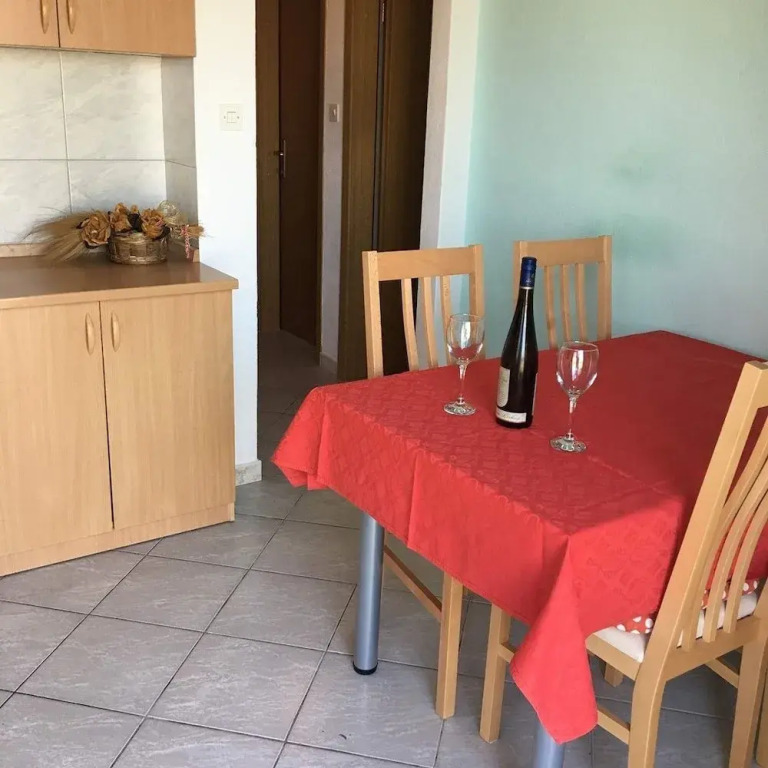 Apartments Pleadin / New Renovated one Bedroom A2