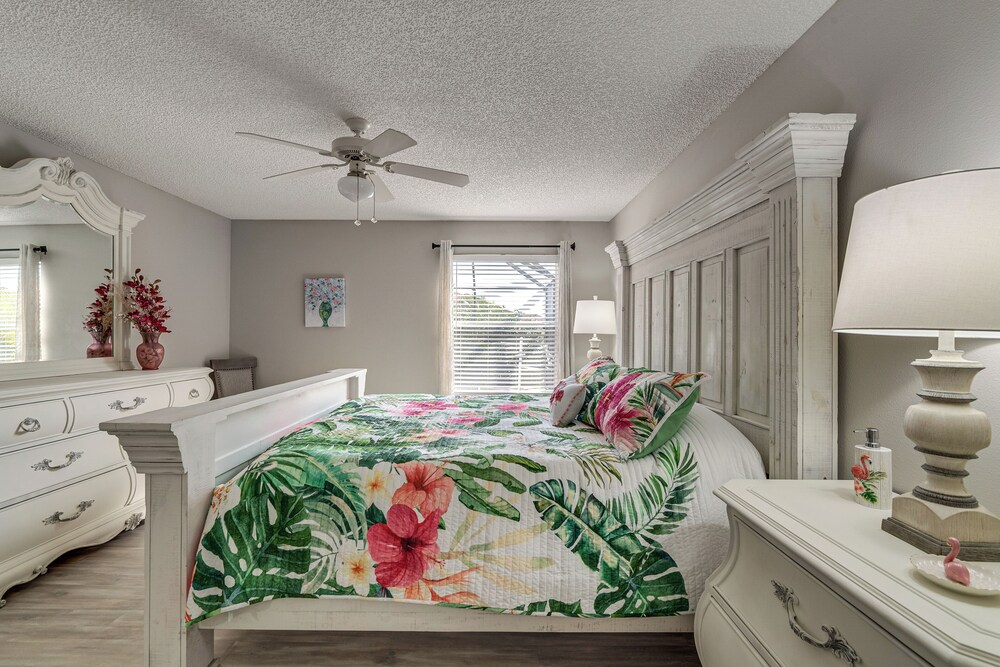 Golf, Dine & Relax Poolside! The Villages Retreat