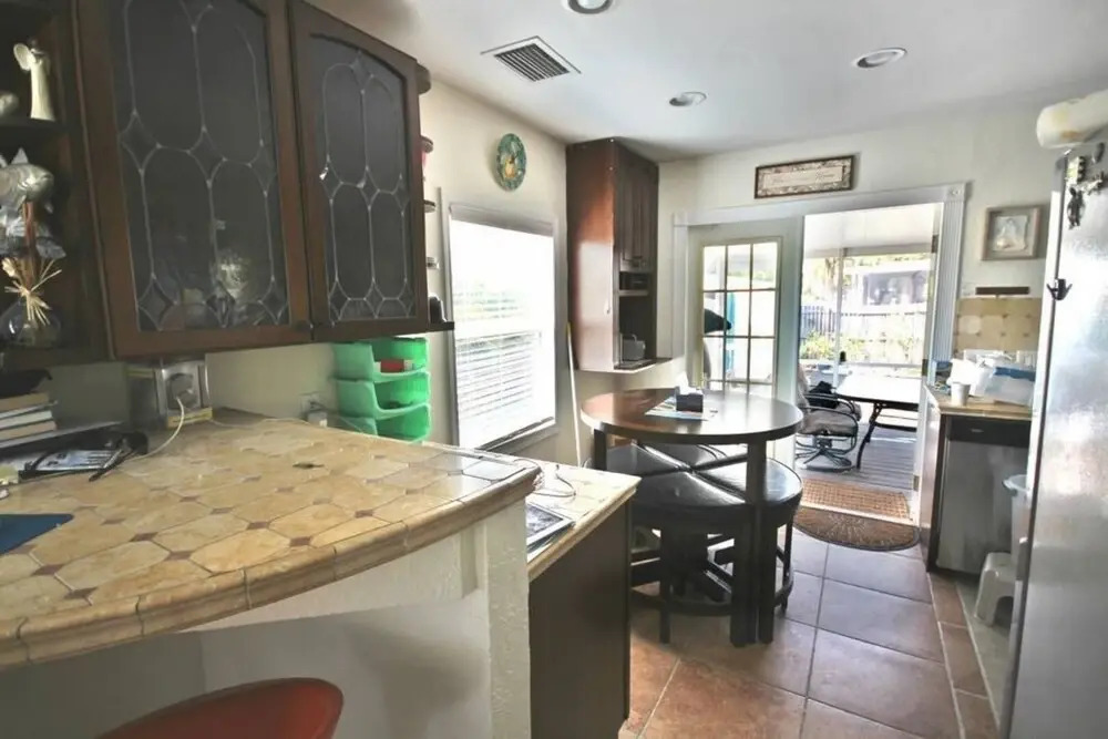 Mermaid Bungalow- 2 BR House Close to the Beach