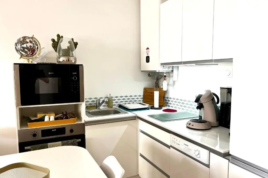 Bnb Renting 1 bb apt of 40m with superb terrace of 13m air conditioning