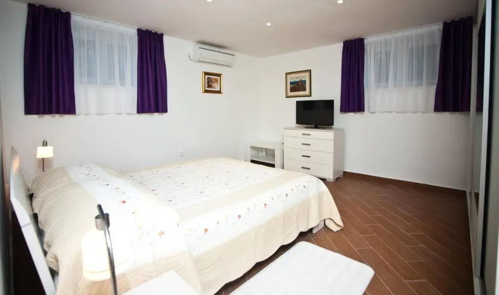 Apartment Lina near beach&Old town