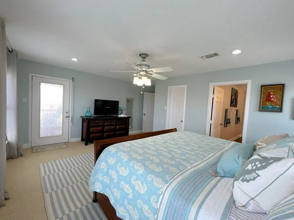 Sea-renity 3 Bedroom Home by Redawning