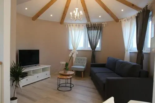 Apartments & Villa Tisno