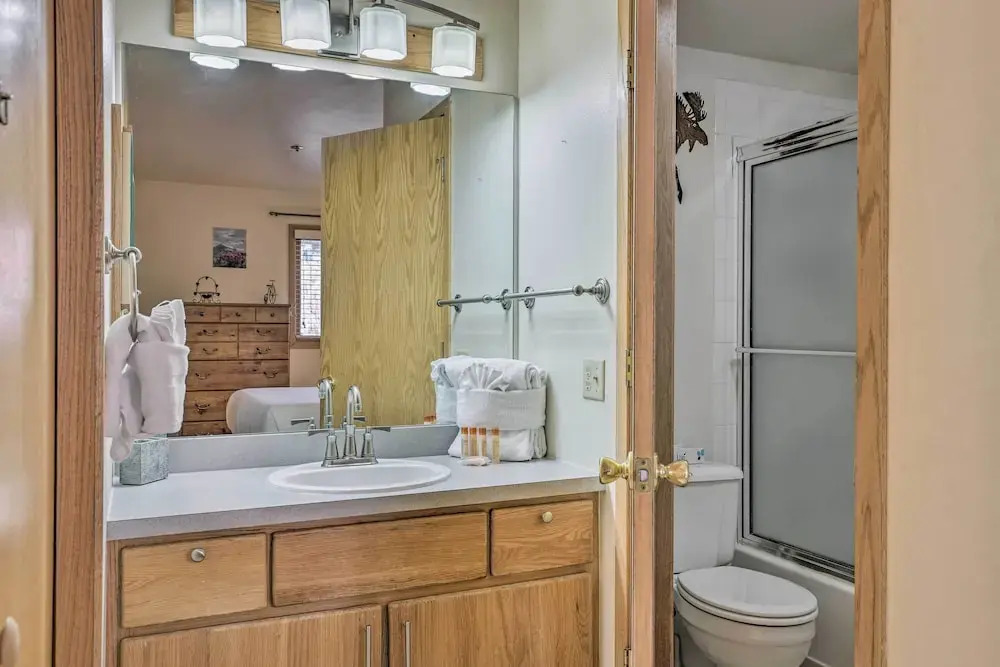 Condo w/ Views & Hot Tub Access in Silverthorne!