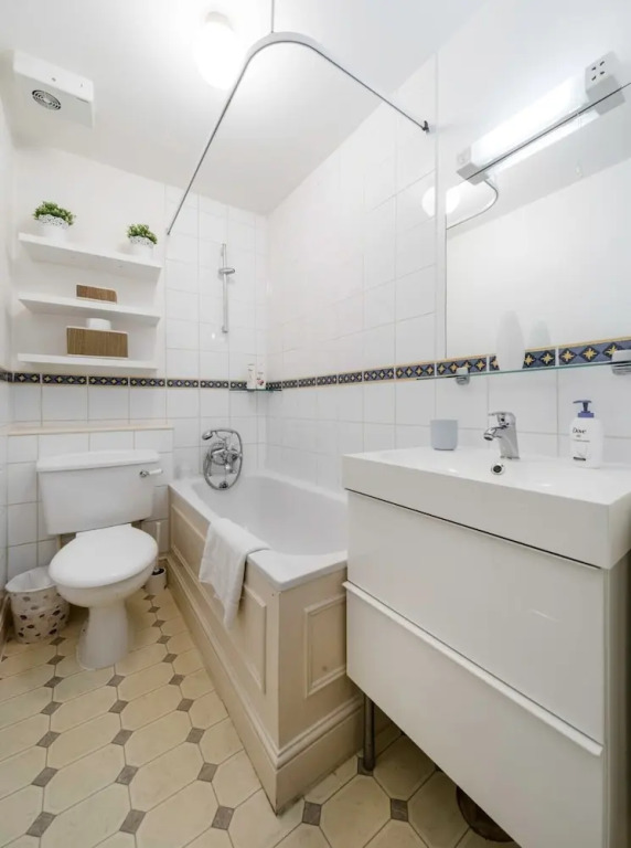 Elegant Earl's Court 2 bed 2 Bath Near Tube